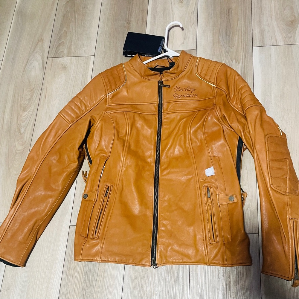 Harley-Davidson Tan Leather Jacket with Stand-Up Collar and Slim Fit